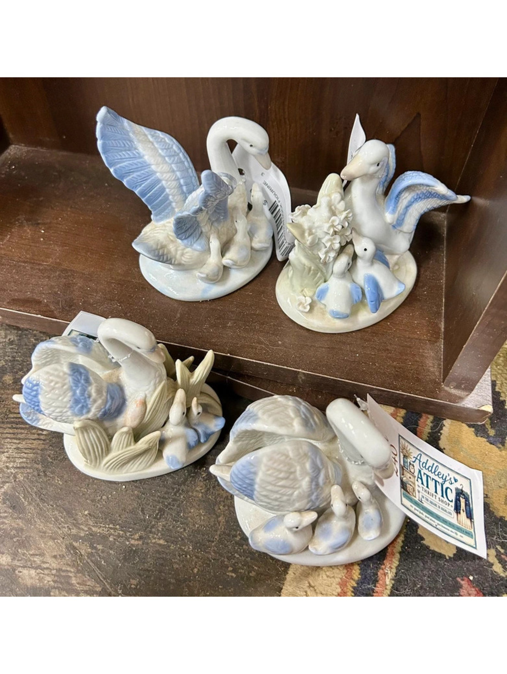 Set a four vintage swan figures